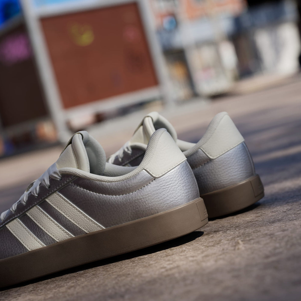 Argento metallizzato / Avorio / Gomma – foto HM9 – Adidas JQ7315
