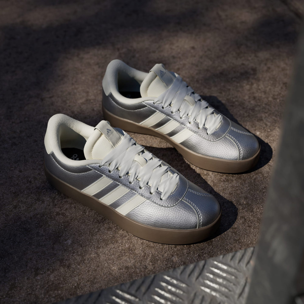 Argento metallizzato / Avorio / Gomma – foto HM5 – Adidas JQ7315