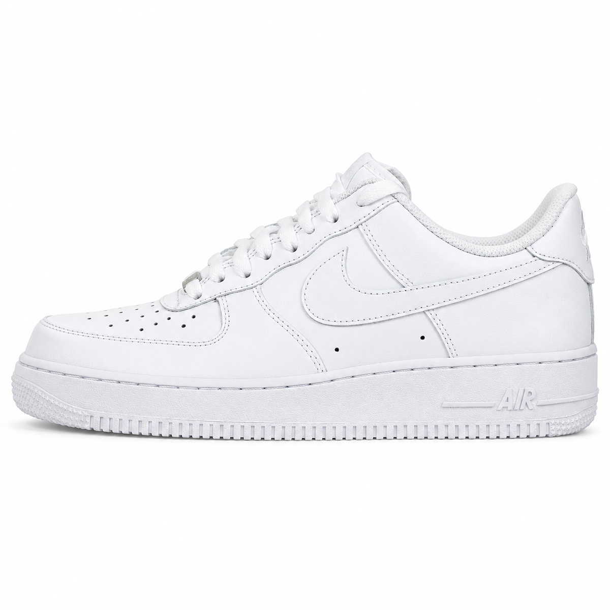 Nike Air Force 1 '07 Triple White – vista laterale su fondo bianco